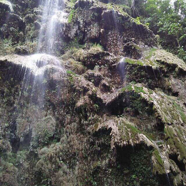セブ島のツマログの滝